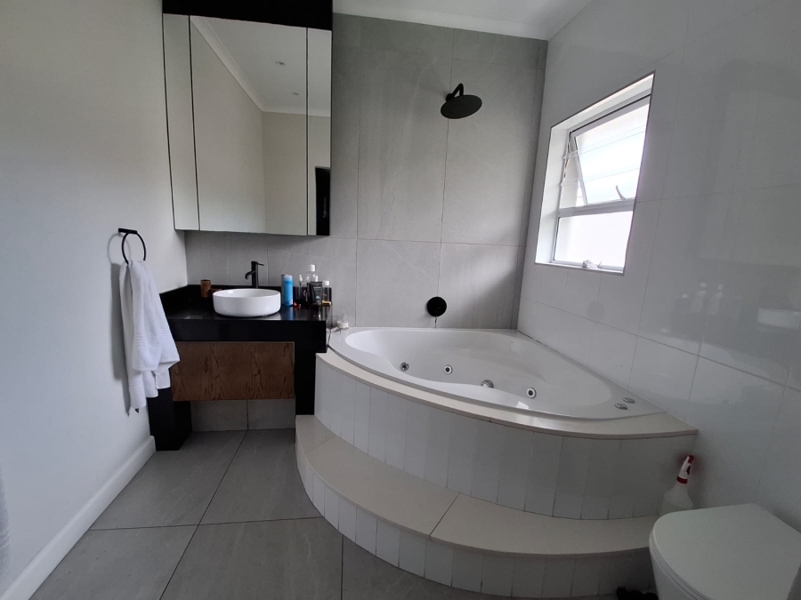4 Bedroom Property for Sale in Nahoon Valley Park Eastern Cape